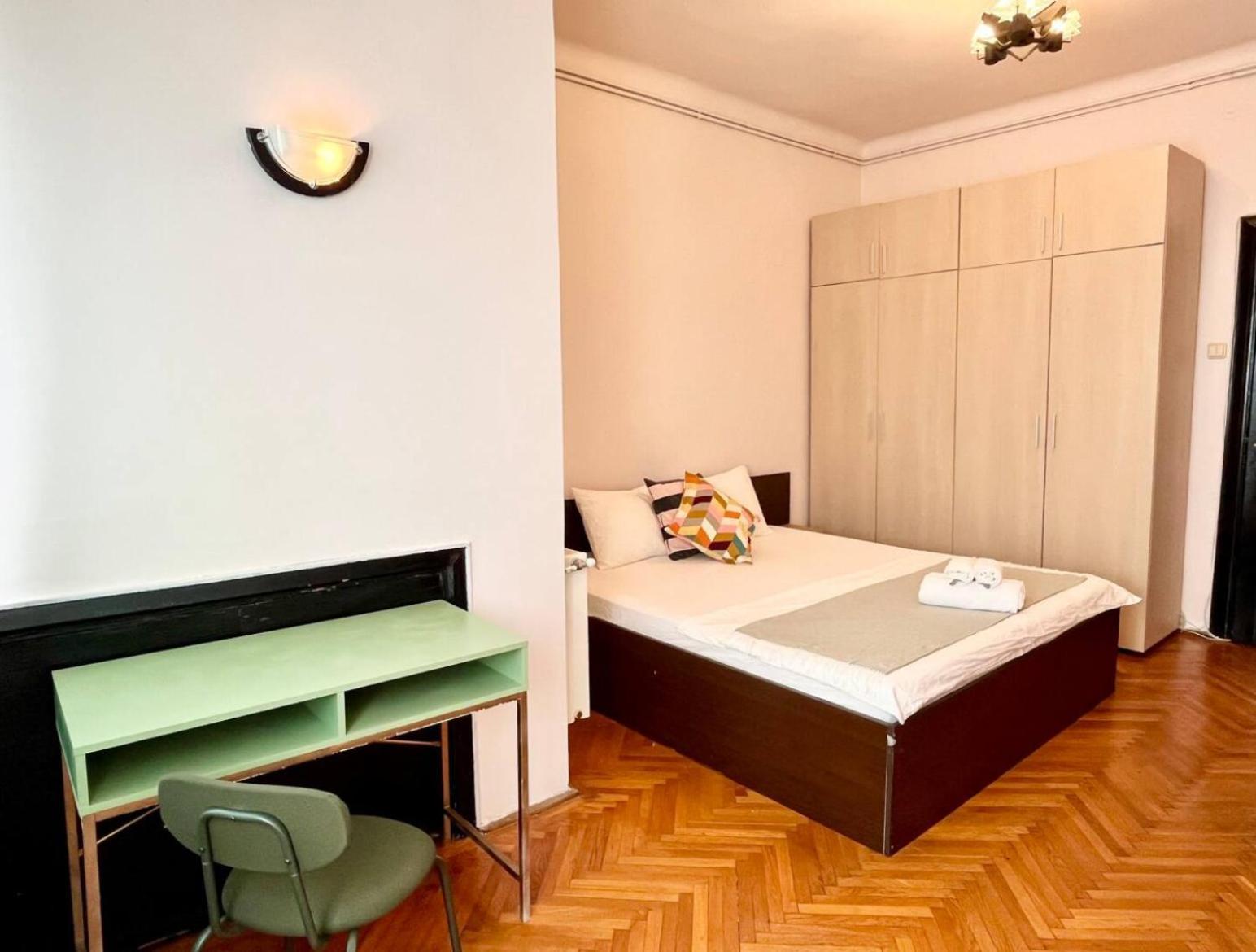 Downtown Unirii Square Private Economy Rooms With Shared Amenities Bukareszt Zewnętrze zdjęcie