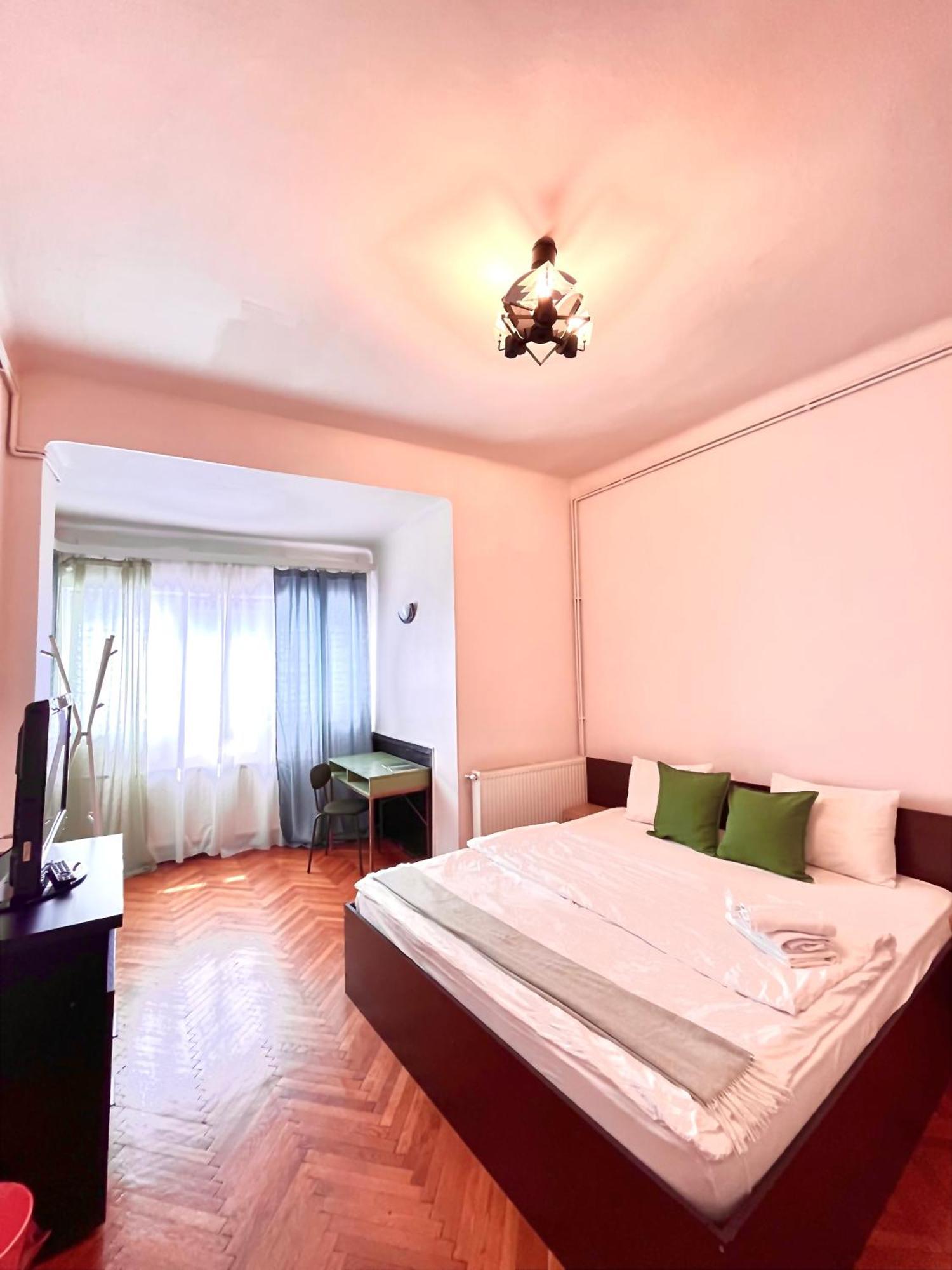 Downtown Unirii Square Private Economy Rooms With Shared Amenities Bukareszt Zewnętrze zdjęcie